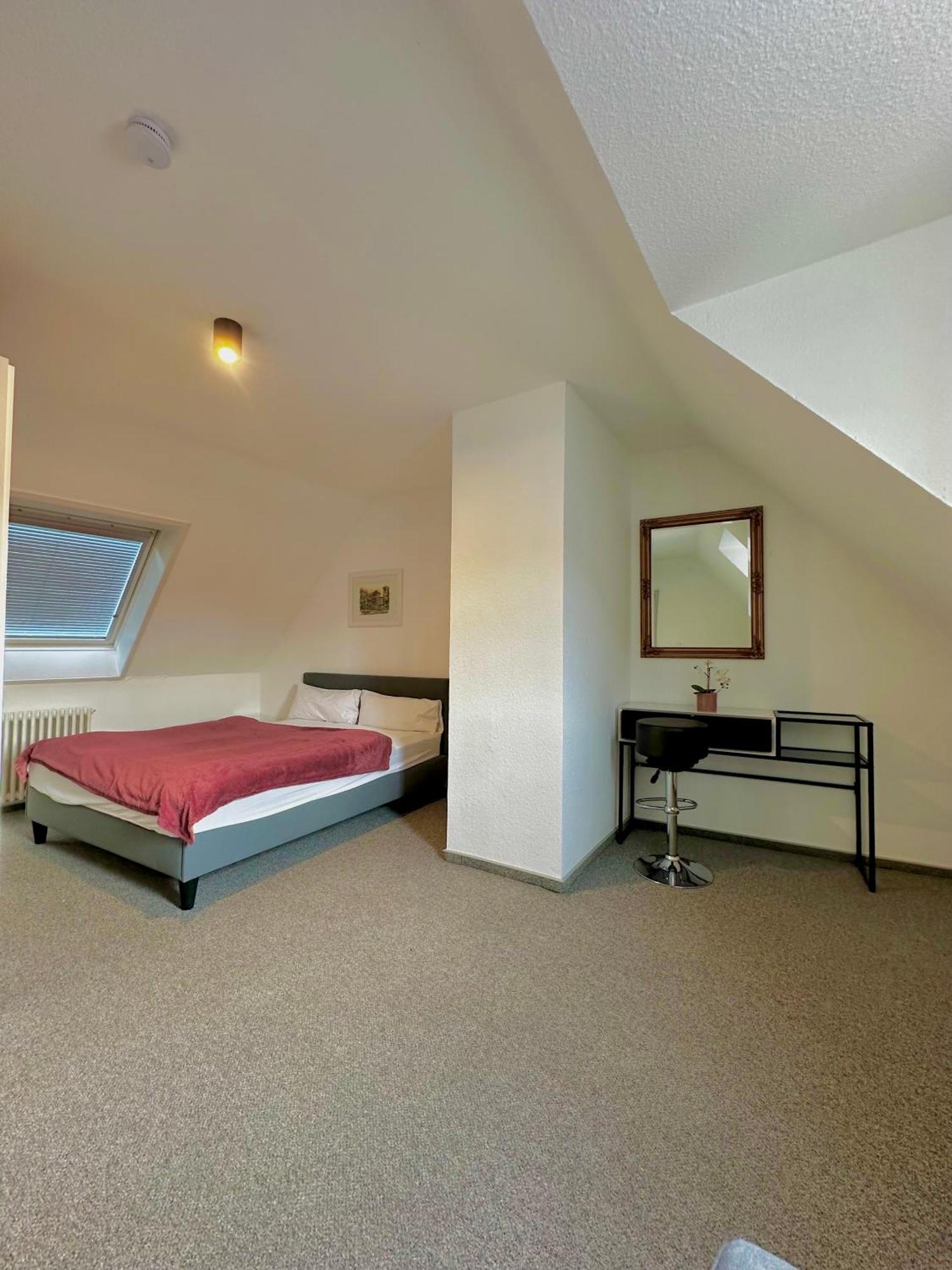 Hirsch Apartment