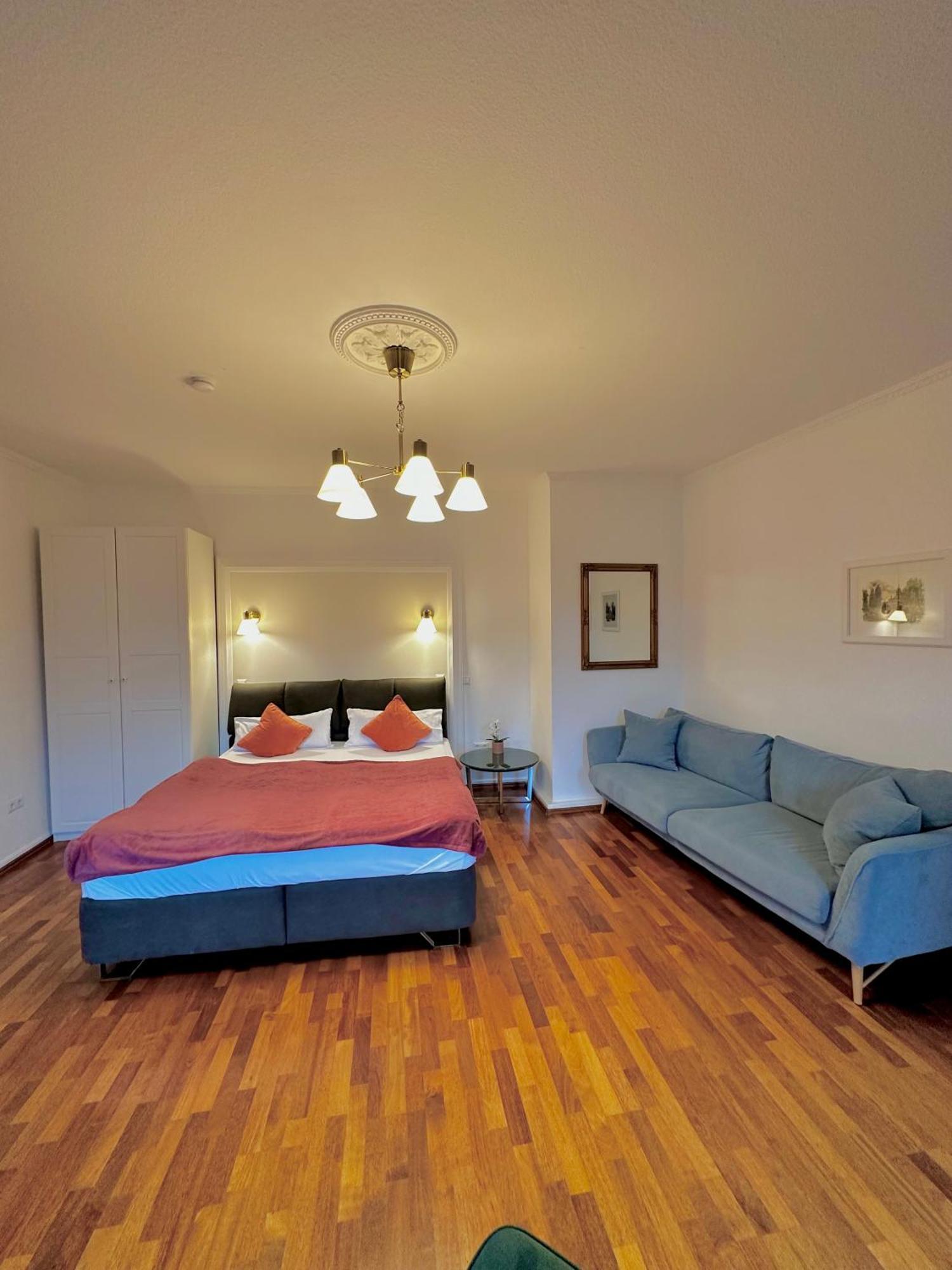 Hirsch Apartment