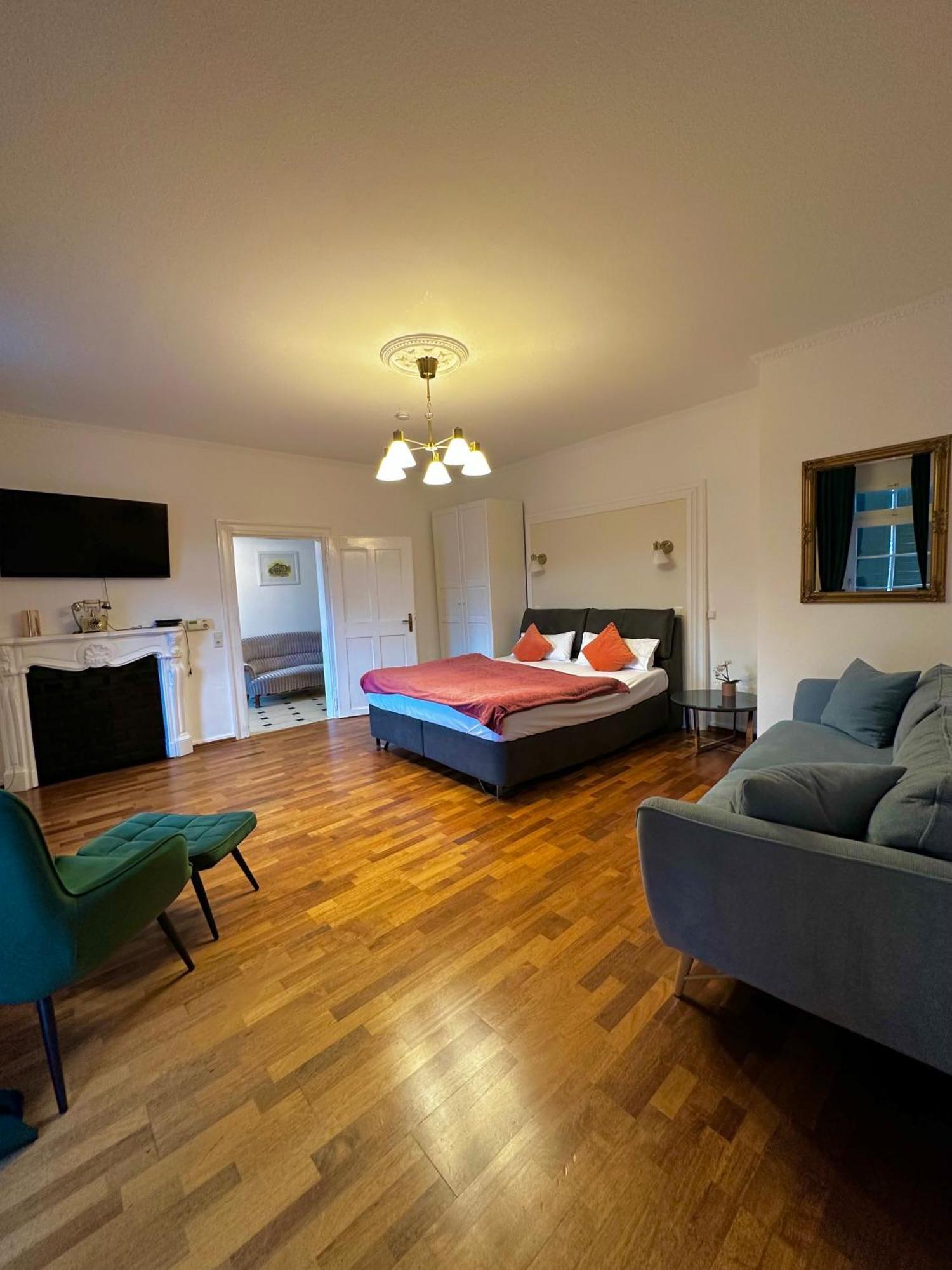 Hirsch Apartment *