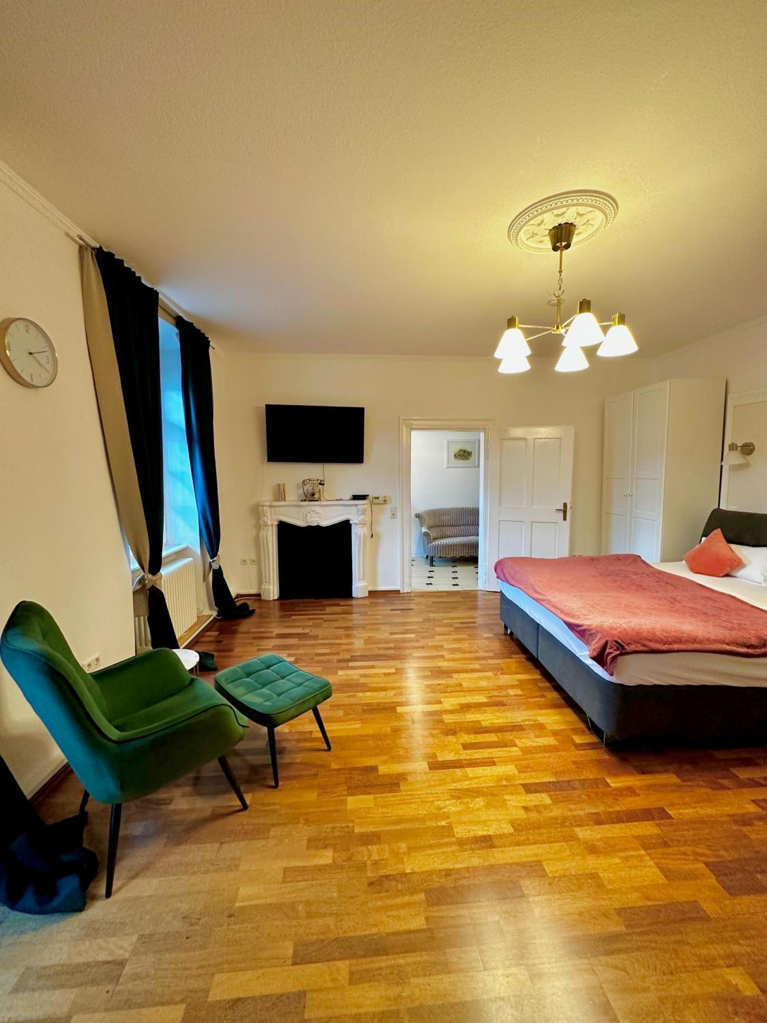 Hirsch Apartment *